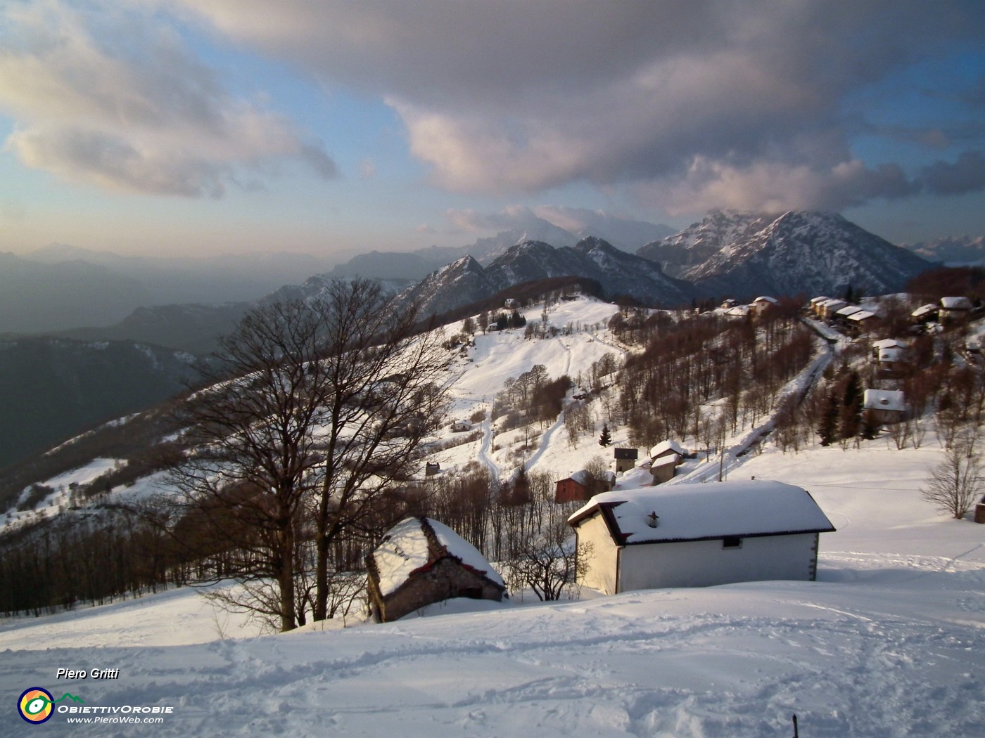 61 Ancora una veduta verso il Monte Ocone salito la mattina.JPG